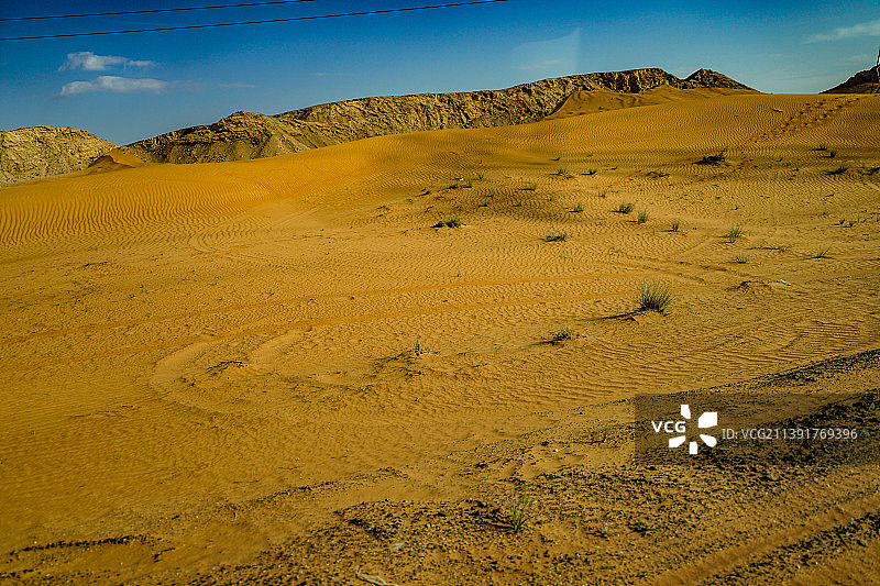 沙漠映衬天空的风景图片素材