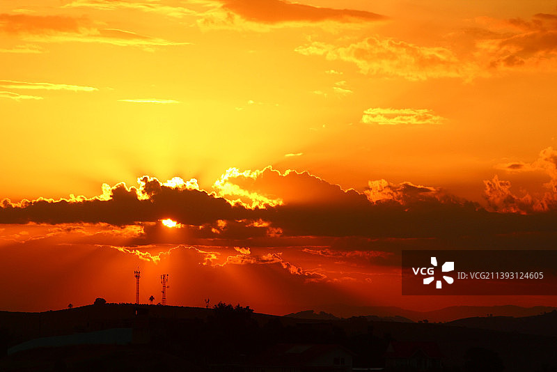 风景的剪影在日落时的天空，米纳斯吉拉斯，巴西图片素材