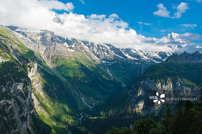 瑞士少女峰雪山和峡谷风光图片素材