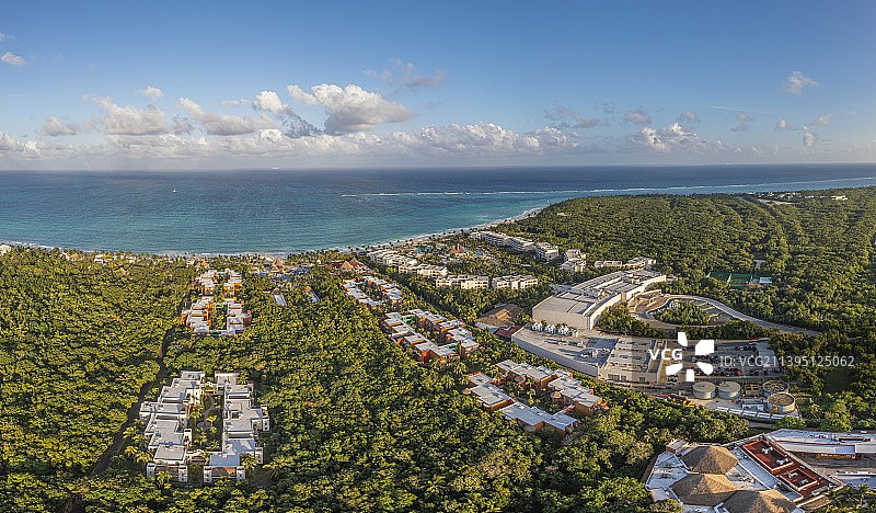 墨西哥海湾沿岸的酒店建筑群全景图图片素材