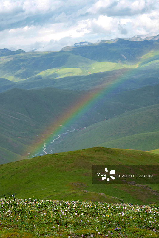 四川雅拉雪山的彩虹图片素材