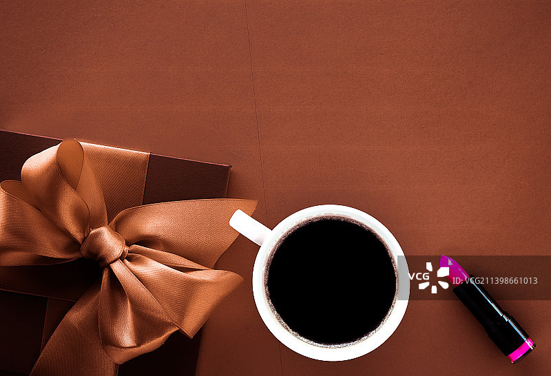 咖啡杯和豪华礼品盒平面背景图片素材