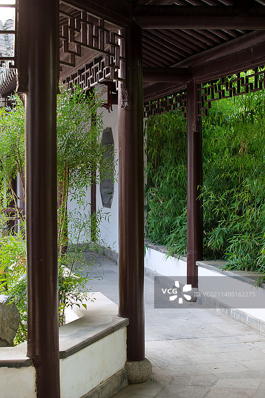 中式长廊与竹叶,江南园林,景观设计图片素材