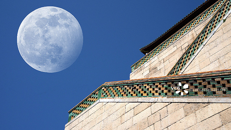 古建筑上空有月亮图片素材