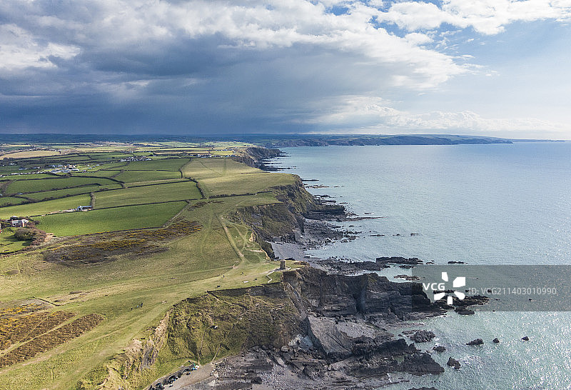 英国布德，天空映衬的大海风景图片素材