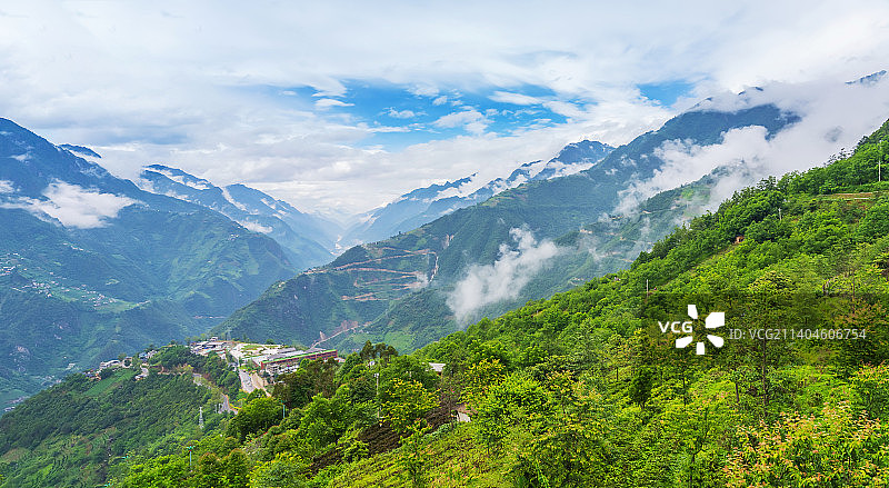 中国怒江傈僳族自治州高原山区和古村落的美景图片素材