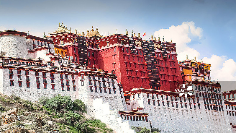 西藏布达拉宫以及民居的景色图片素材