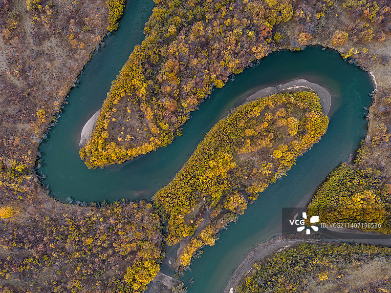 秋季的呼伦贝尔阿尔山森林草原河流景色图片素材