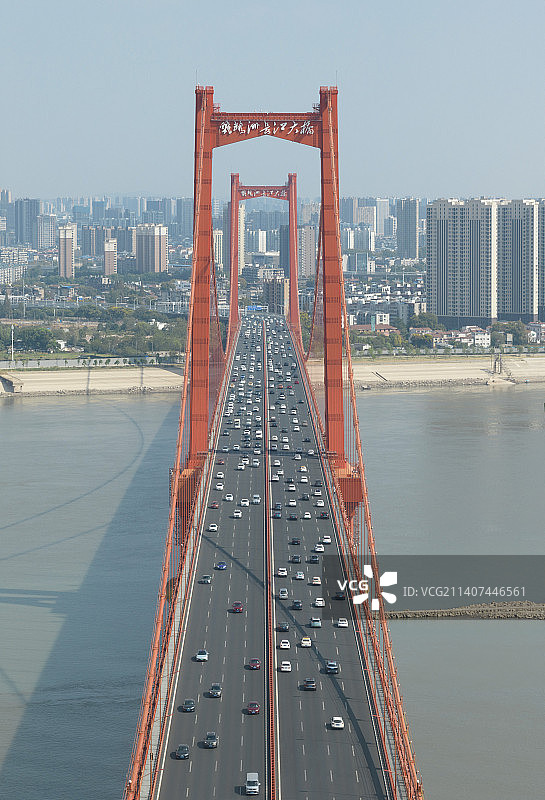 武汉鹦鹉洲长江大桥交通运输车辆繁华城市风光图片素材