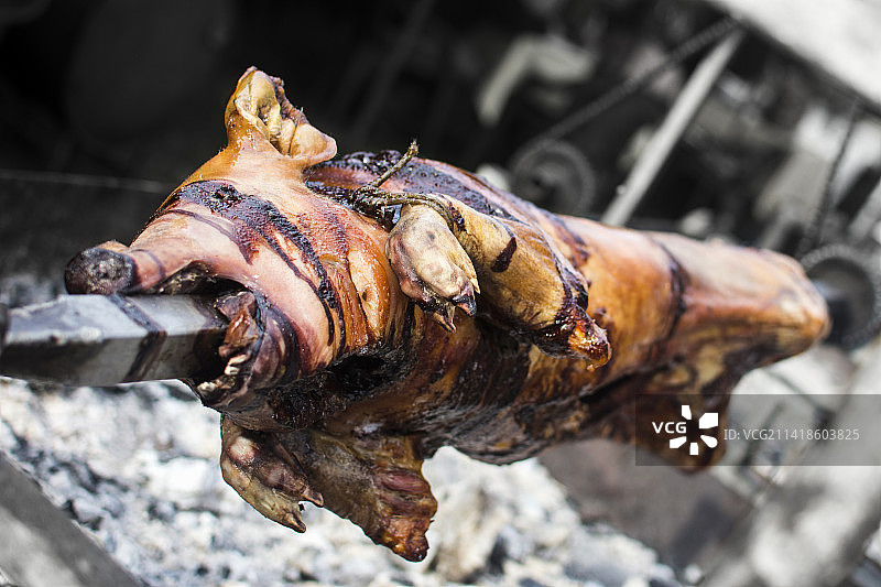 塞尔维亚，鲁马，烤肉架上的肉特写图片素材