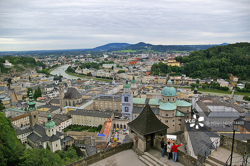 奥地利旅游城市萨尔斯堡全景图片素材