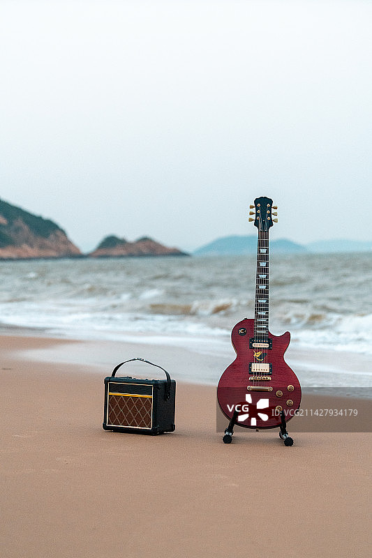 海边的电吉他和音箱图片素材