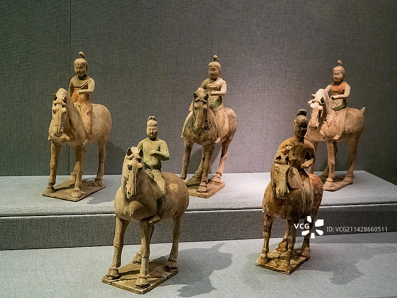 中国河南省洛阳市博物馆 唐代彩绘人物俑图片素材