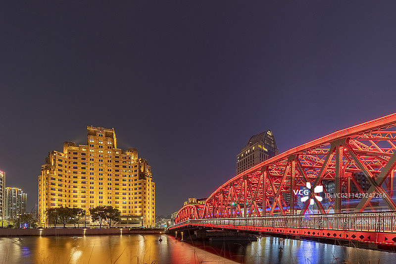 上海外白渡桥上海大厦百老汇大厦夜景图片素材