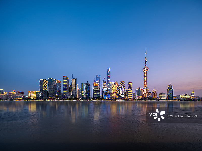 上海北外滩陆家嘴金融中心浦江夜景图片素材