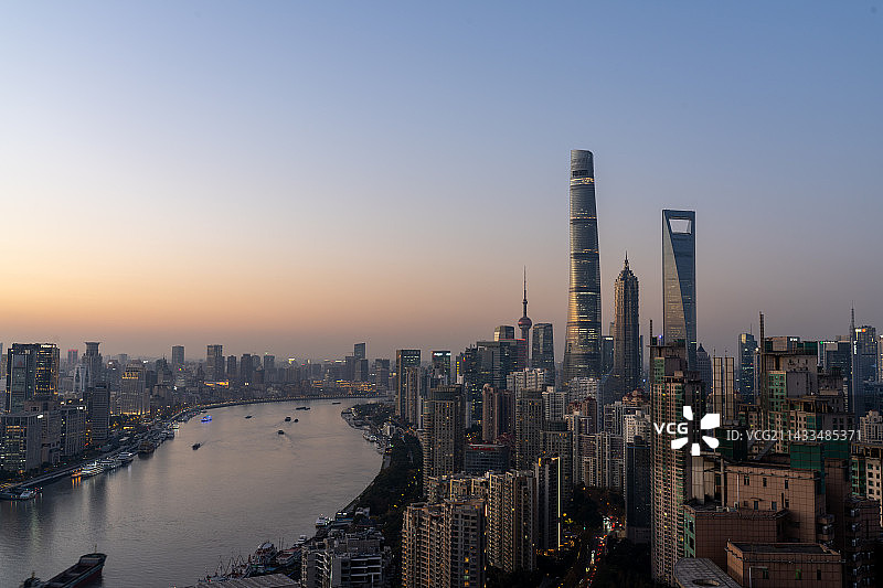 上海陆家嘴金融中心日落图片素材