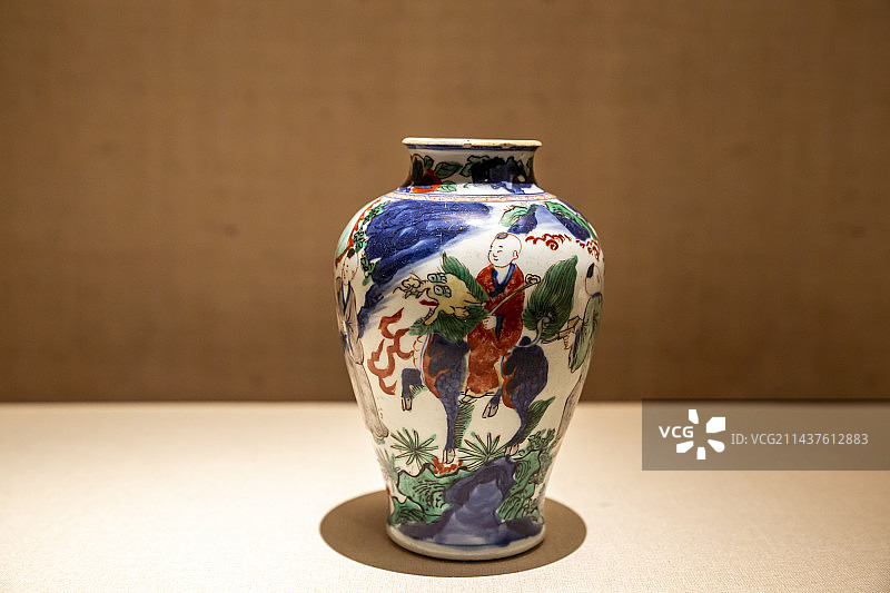 五彩麒麟送子罐（公元1912年—1949年，中国国家博物馆藏）图片素材