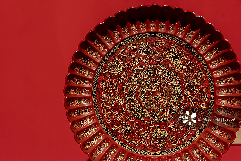 红色盘子 漆器 北京金漆镶嵌艺术博物馆图片素材