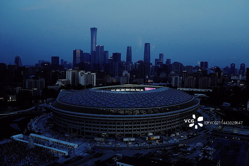 中国北京工人体育场和CBD中国尊图片素材