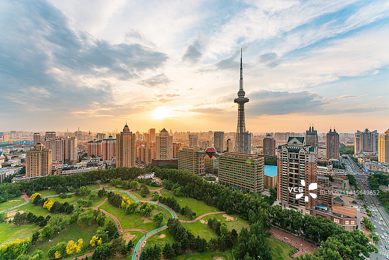 中国黑龙江哈尔滨龙塔城市风光图片素材