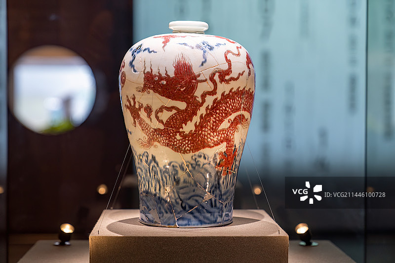 青花釉里红云龙纹梅瓶 明 永乐（1403-1424）景德镇御窑博物院藏图片素材