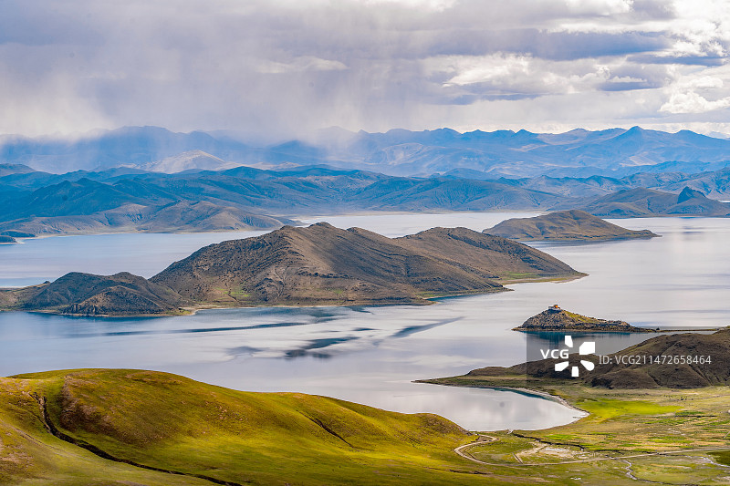中国西藏圣湖羊卓雍措湖泊雪山全景图图片素材