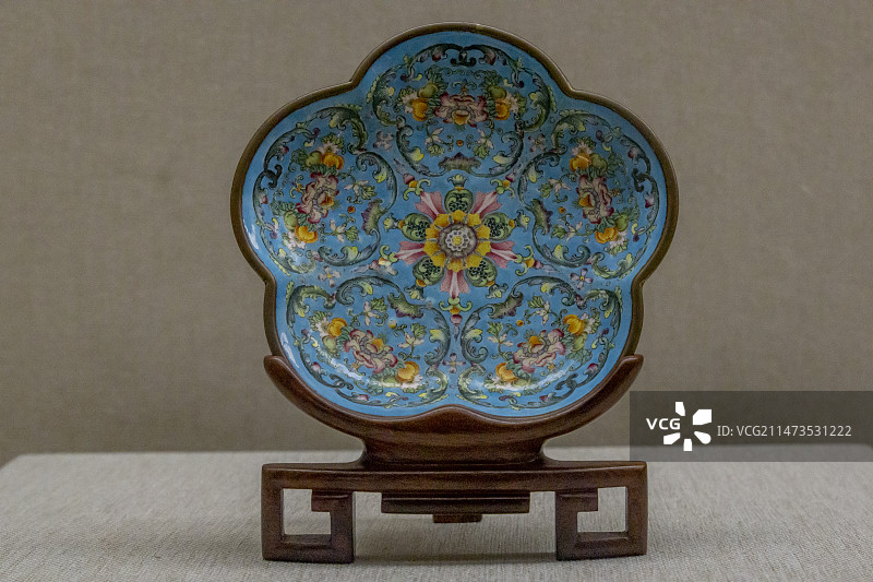 博物馆展示的清朝历史文物陶瓷碗器图片素材