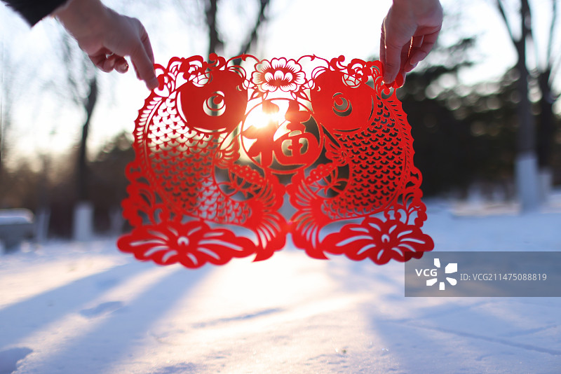 唯美剪纸雪地阳光,春节氛围图片素材