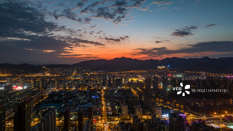 航拍山东省威海市城市天际线日落风光图片素材