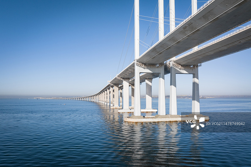 航拍山东青岛胶州湾跨海大桥建筑结构图片素材