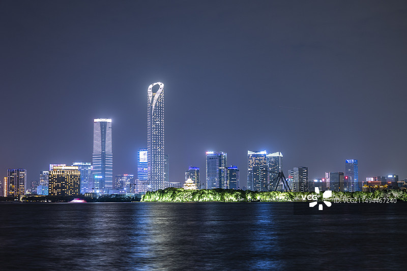 苏州国际金融中心建筑夜景图片素材