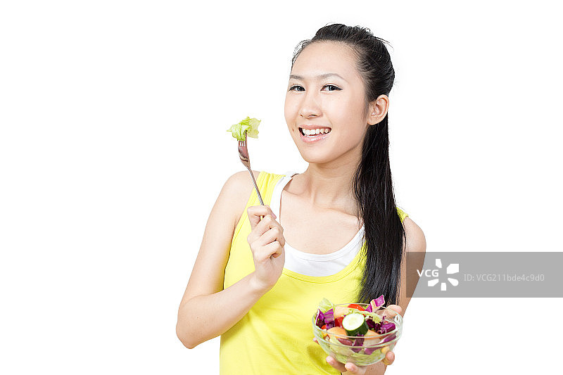 年轻女孩吃水果和蔬菜图片素材