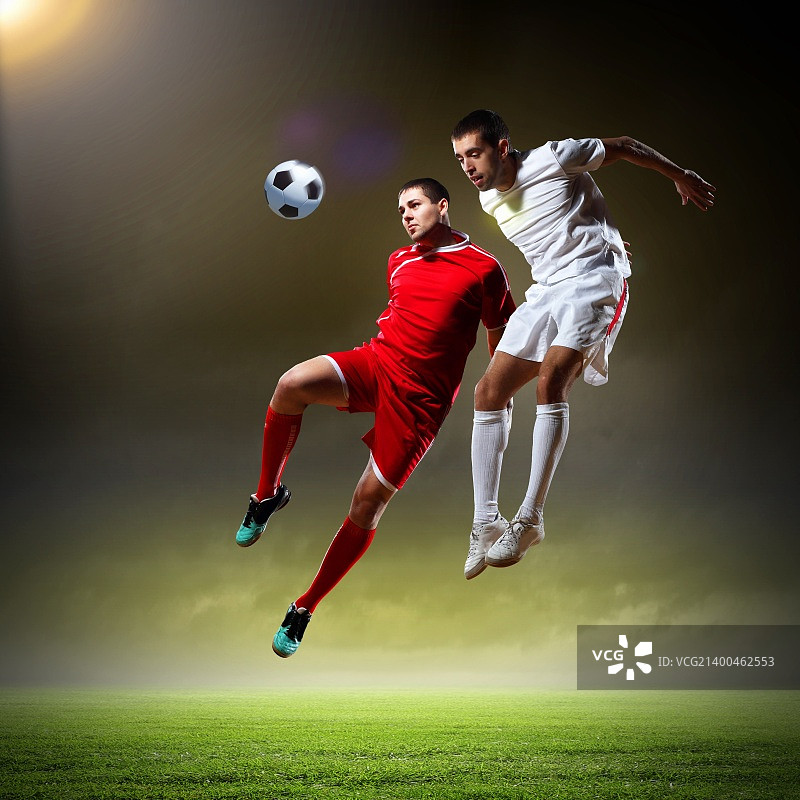 两个足球运动员图片素材
