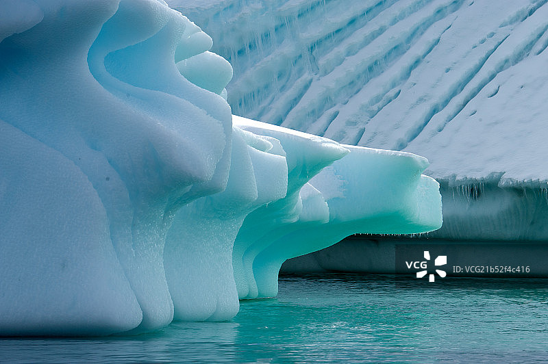 南极的冰山和浮冰图片素材