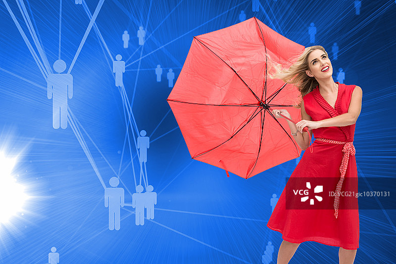 优雅快乐的金发女郎撑着伞的合成图像图片素材