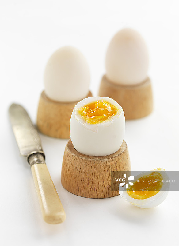 用蛋杯煮鸭蛋图片素材