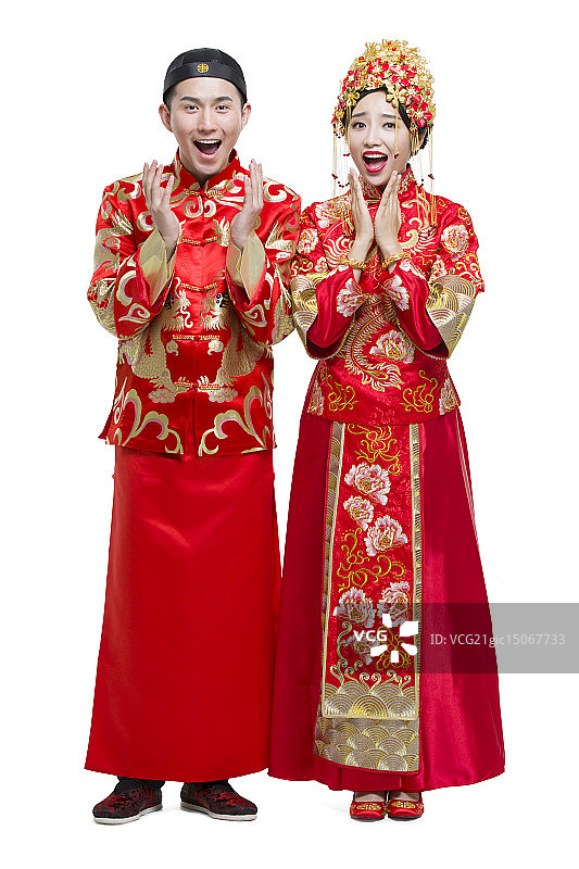 穿中式古装结婚礼服的新娘和新郎图片素材