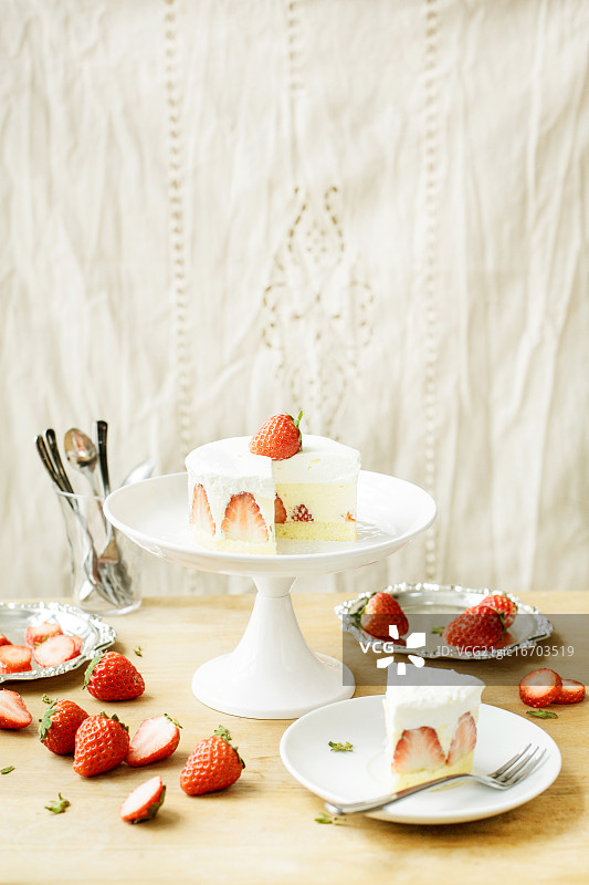 草莓奶油蛋糕图片素材