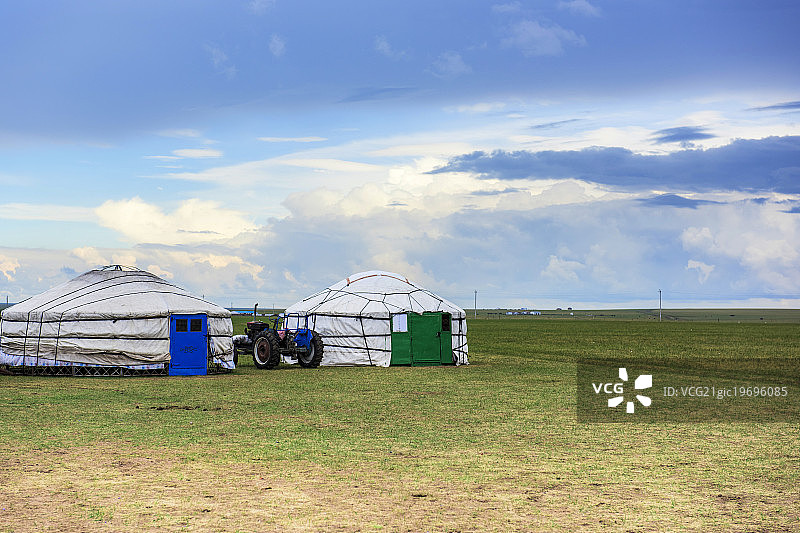 呼伦贝尔草原上的蒙古包图片素材