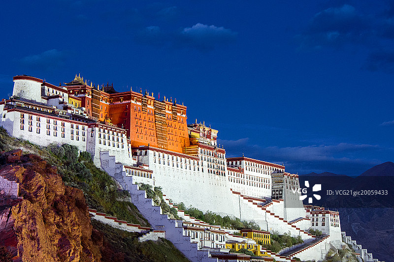 西藏拉萨布达拉宫夜景图片素材