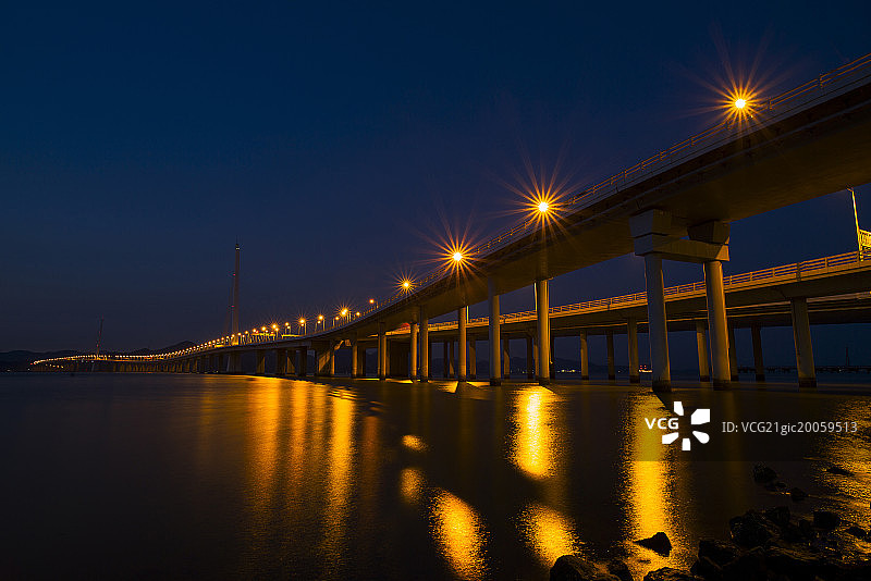广东省深圳湾大桥夜景图片素材