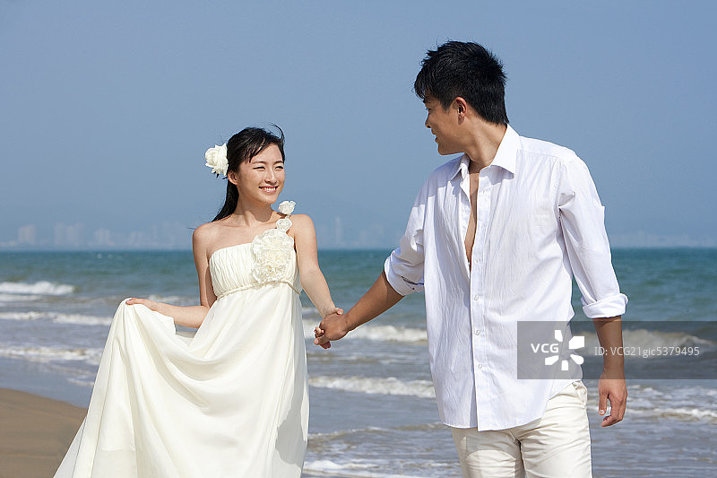 海滩浪漫婚纱情侣图片素材