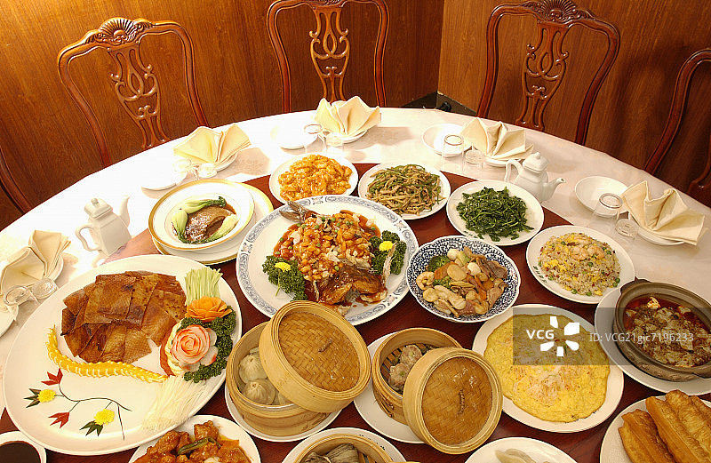 桌上的中国菜图片素材