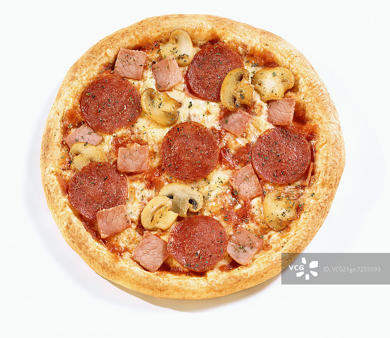 意大利腊肠、火腿和蘑菇披萨图片素材