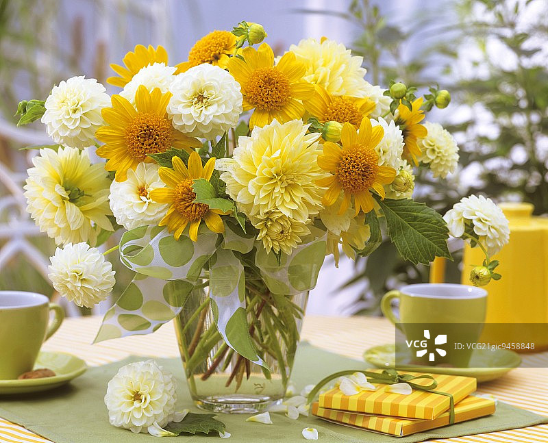 一组大丽花和向日葵图片素材