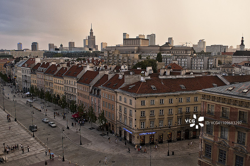 日落时分的华沙天际线图片素材