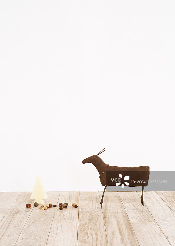 驯鹿和坚果是圣诞节的礼物图片素材