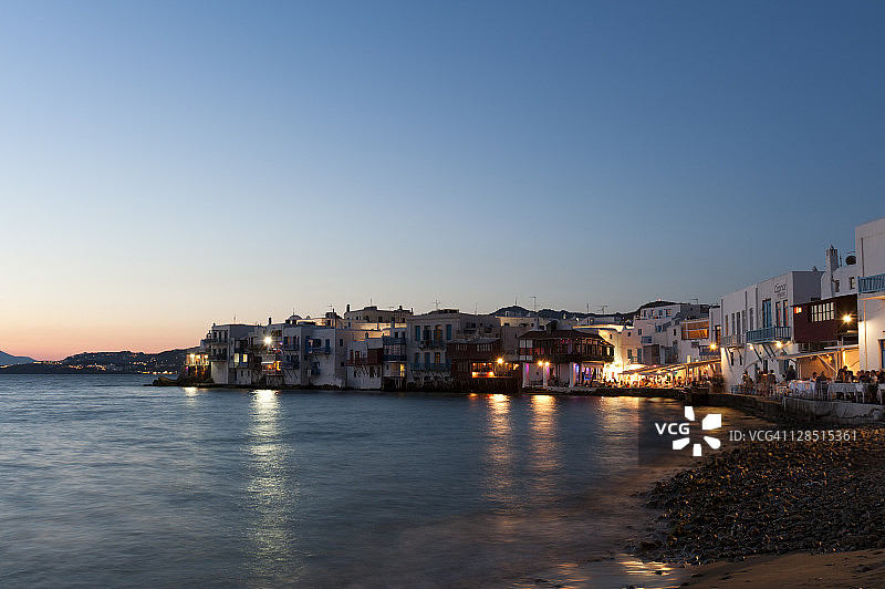希腊，基克拉迪斯群岛，米科诺斯，米科诺斯镇，小威尼斯，海滨建筑图片素材