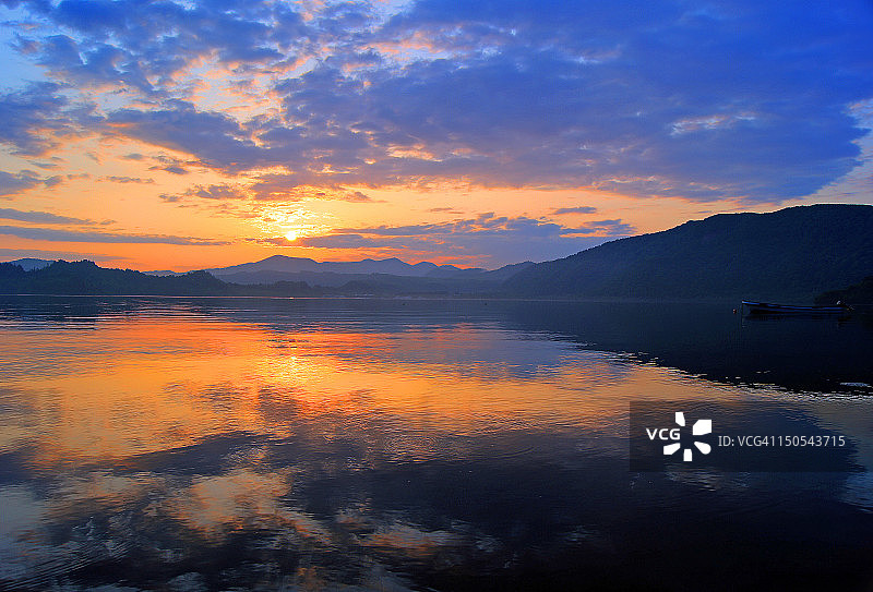和田湖的早晨图片素材