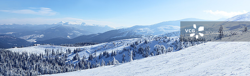 喀尔巴阡山脉的雪景图片素材